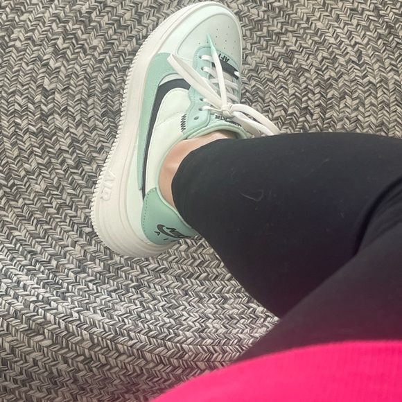 NWOT WOMEN'S NIKE AIR FORCE 1 PLT.AF.ORM 🤍 excellent condition! 💚 🤍 - Picture 6 of 6